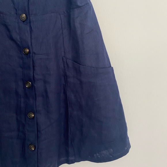 Reformation Landry Dress in Navy. Size: 4 - Picture 5 of 8